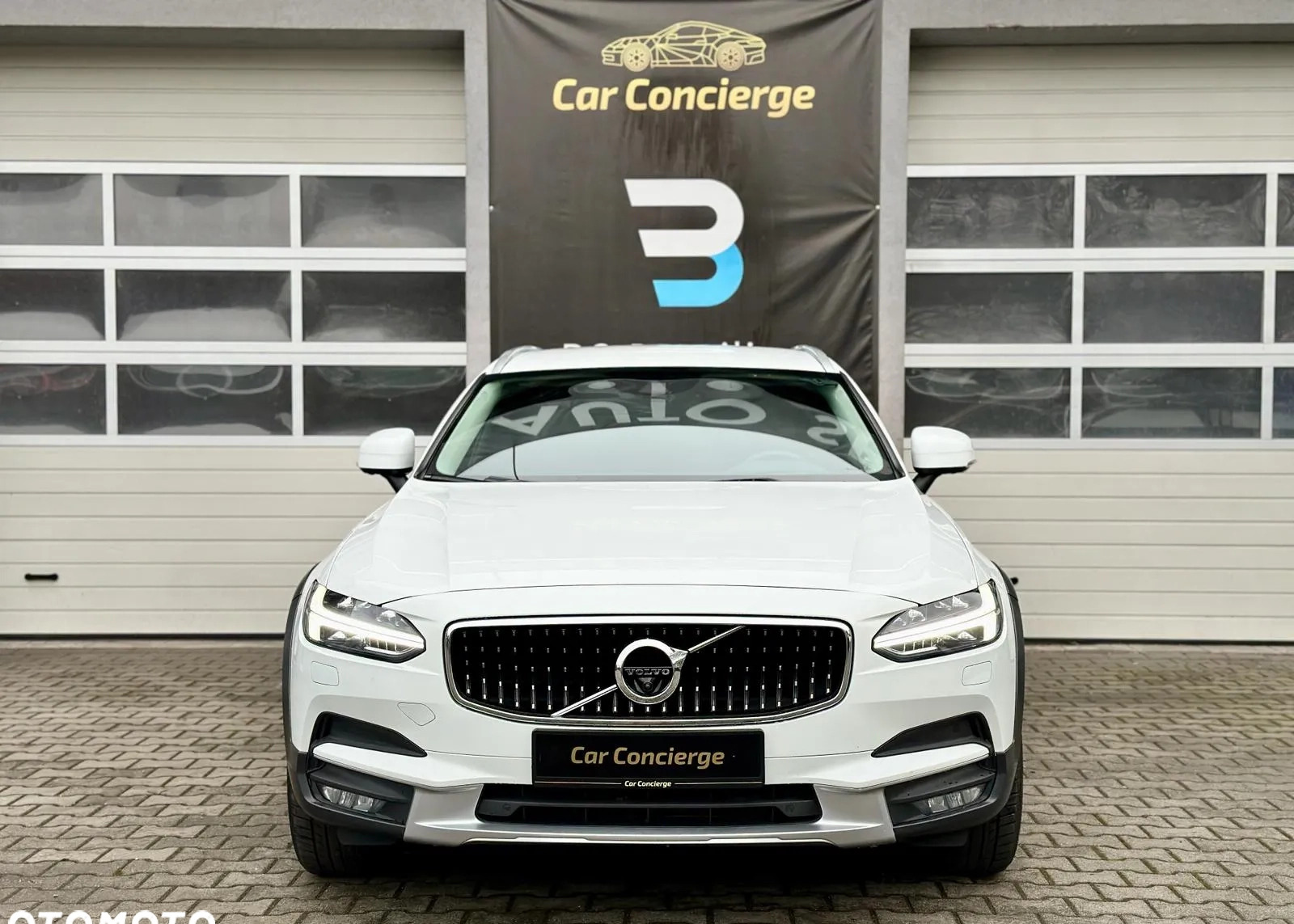 Volvo V90 Cross Country cena 134900 przebieg: 176000, rok produkcji 2019 z Ostroróg małe 742